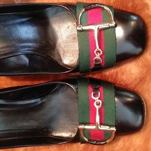 Gucci Horsebit Stripe Pumps Size 8B Black High Block Heel. Best fits a 7.5.